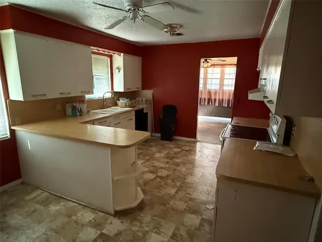 Photo 4 — 4324 N Grove Avenue, Warr Acres, OK 73122
