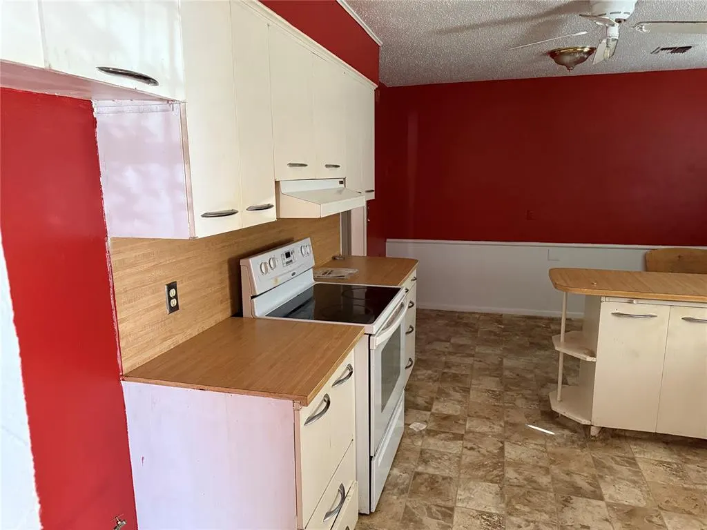 Photo 6 — 4324 N Grove Avenue, Warr Acres, OK 73122