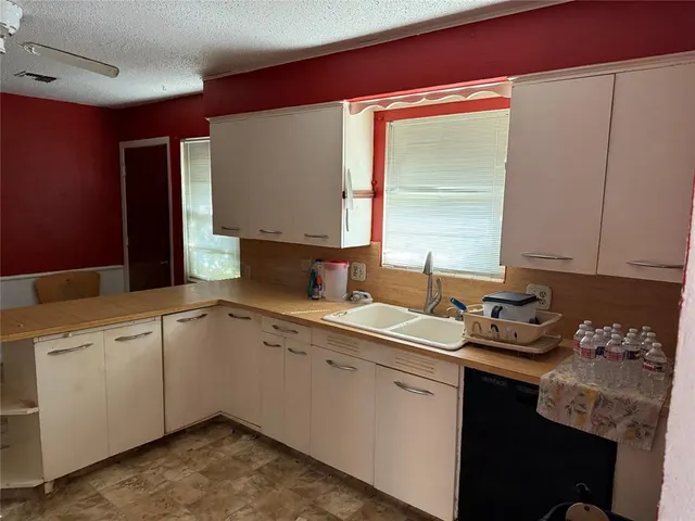 Photo 7 — 4324 N Grove Avenue, Warr Acres, OK 73122