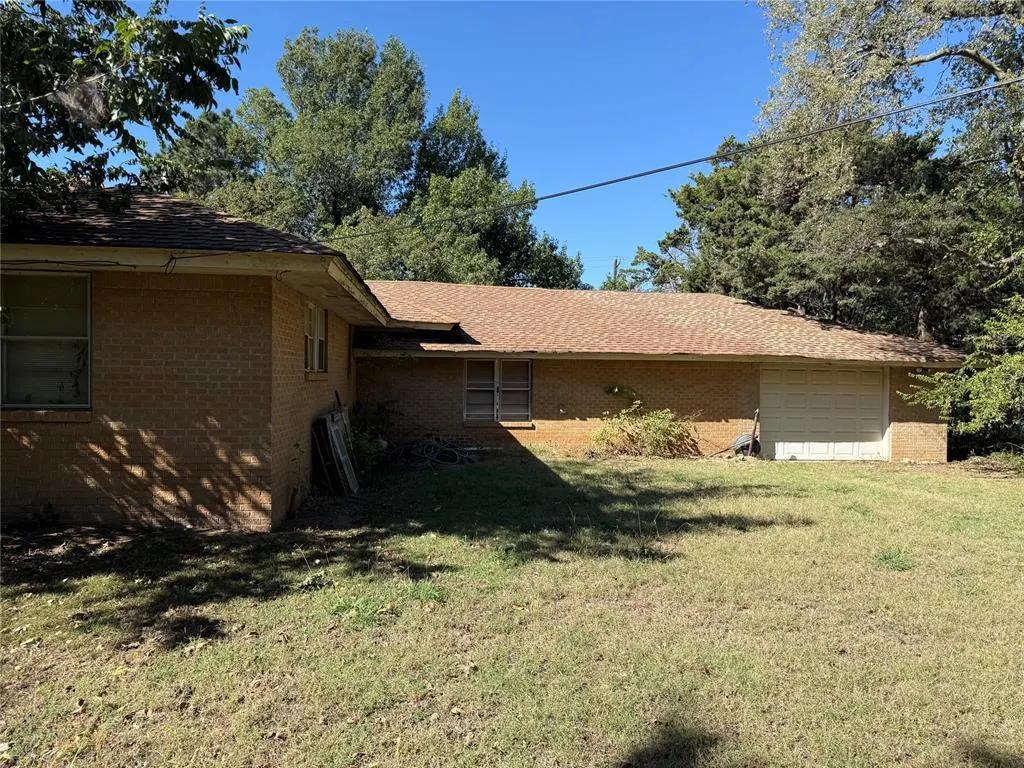 Photo 8 — 4324 N Grove Avenue, Warr Acres, OK 73122