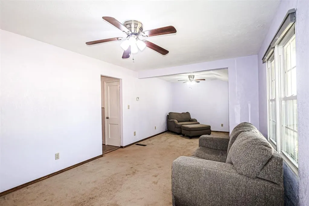 Photo 5 — 728 NW 87th Street, Oklahoma City, OK 73114