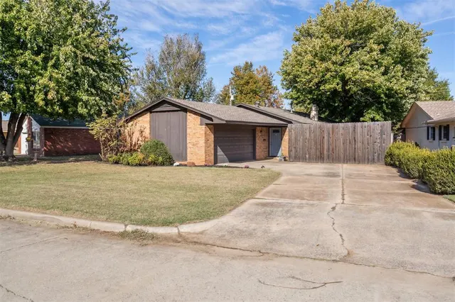 Photo 4 — 5609 NW 67th Street, Warr Acres, OK 73132
