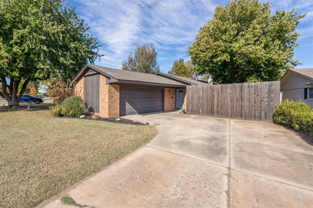 Photo 5 — 5609 NW 67th Street, Warr Acres, OK 73132