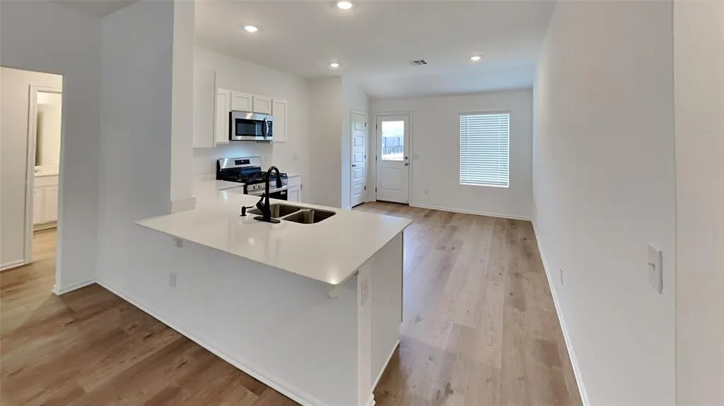 Photo 6 — 718 SW 11th Street, Newcastle, OK 73065
