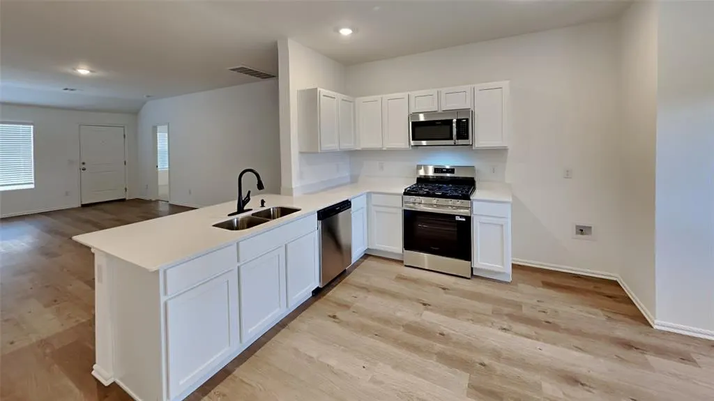 Photo 7 — 718 SW 11th Street, Newcastle, OK 73065