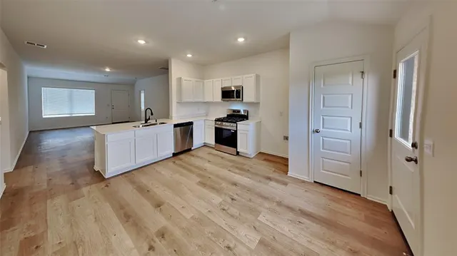 Photo 8 — 718 SW 11th Street, Newcastle, OK 73065