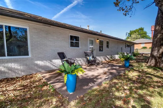 Photo 3 — 124 N Dewey Avenue, Chandler, OK 74834