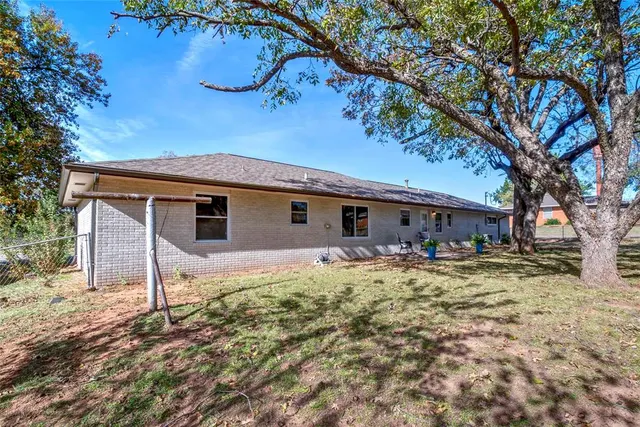 Photo 6 — 124 N Dewey Avenue, Chandler, OK 74834