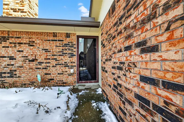 Photo 2 — 1720 Lionsgate Circle, Bethany, OK 73008