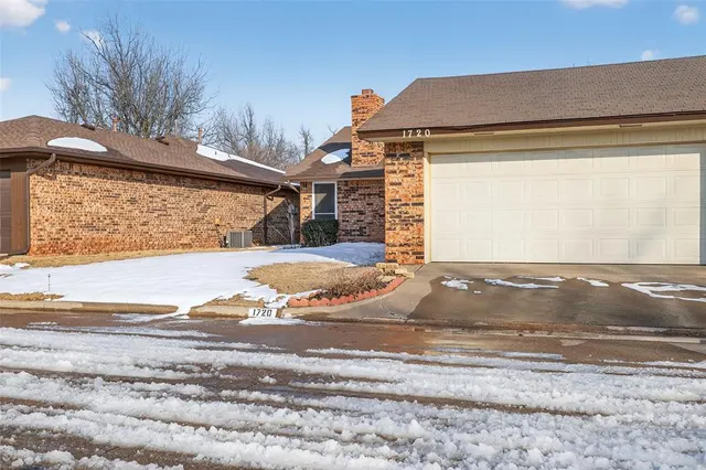 Photo 7 — 1720 Lionsgate Circle, Bethany, OK 73008