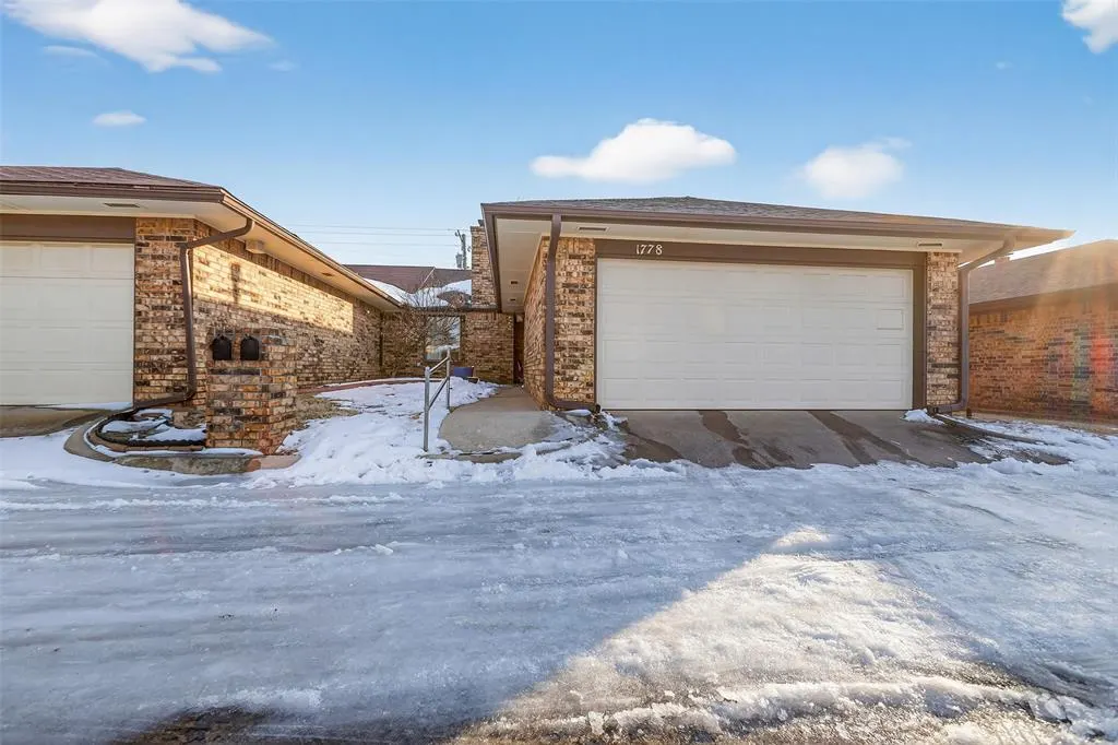 Photo 2 — 1778 Lionsgate Circle, Bethany, OK 73008