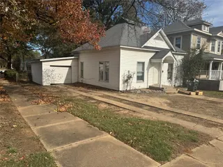 Sold home at 1324 W Broadway Street