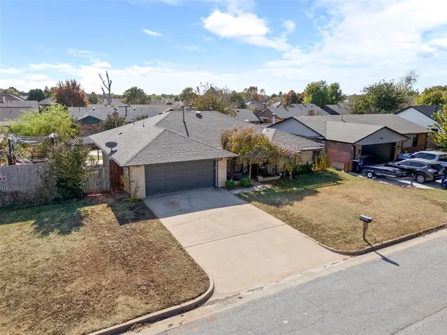 Photo 4 — 2304 SW 101st Street, Oklahoma City, OK 73159