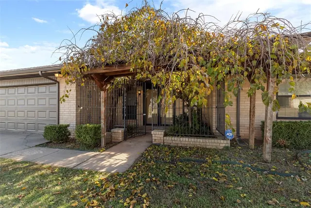Photo 5 — 2304 SW 101st Street, Oklahoma City, OK 73159