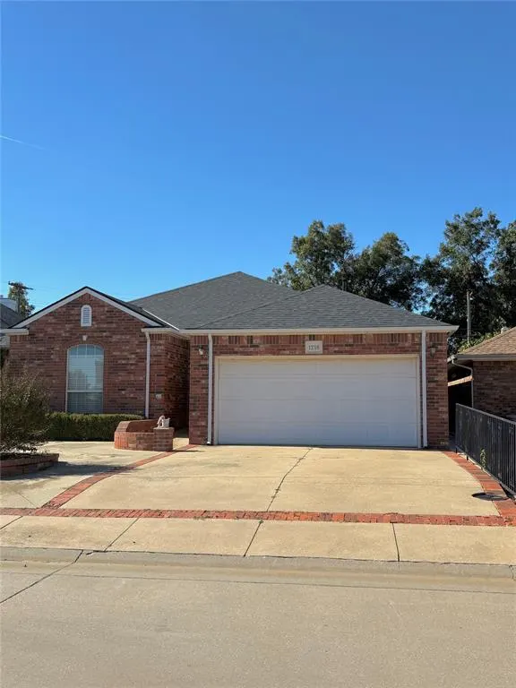 Photo 2 — 1216 Regency Court, Kingfisher, OK 73750