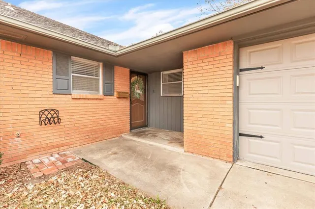Photo 3 — 4124 NW 61st Terrace, Oklahoma City, OK 73112