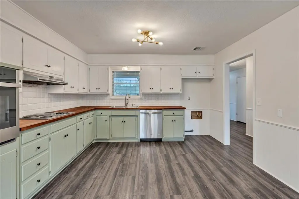 Photo 9 — 4124 NW 61st Terrace, Oklahoma City, OK 73112