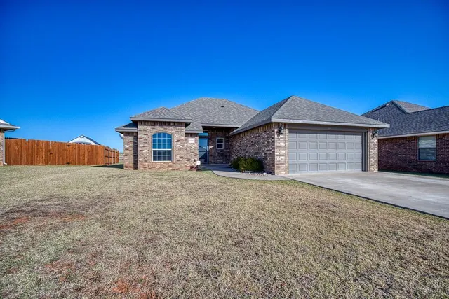 Front exterior — 1016 Ridge Drive, Kingfisher, OK 73750