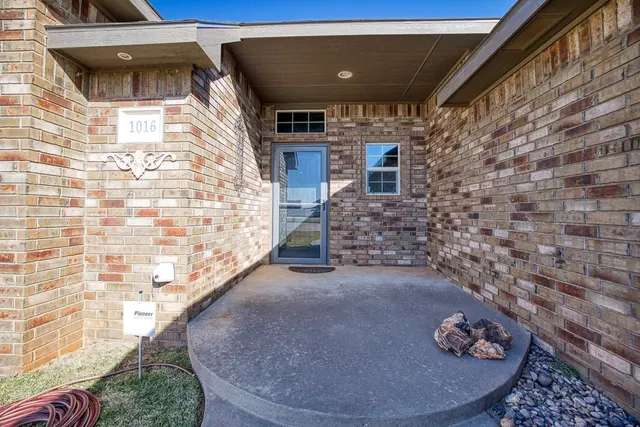 Photo 2 — 1016 Ridge Drive, Kingfisher, OK 73750