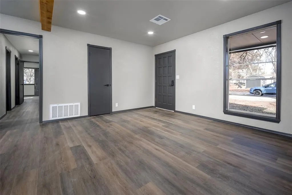 Photo 8 — 107 W Quapaw Street, Lindsay, OK 73052