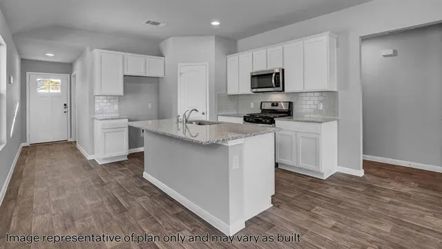 Photo 2 — 633 NE 104th Street, Oklahoma City, OK 73131
