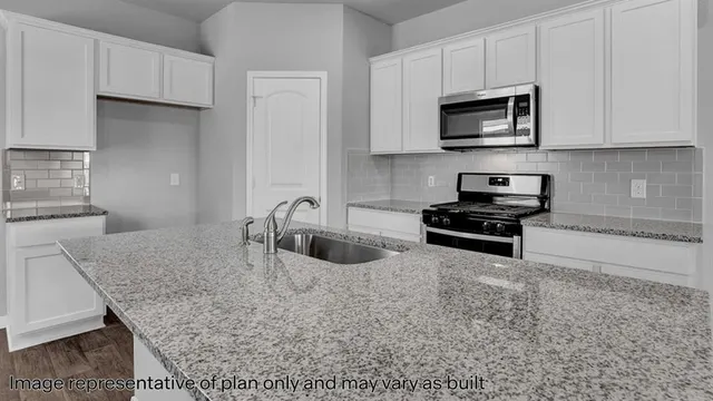 Photo 6 — 633 NE 104th Street, Oklahoma City, OK 73131