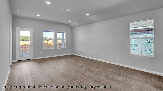 Photo 8 — 633 NE 104th Street, Oklahoma City, OK 73131