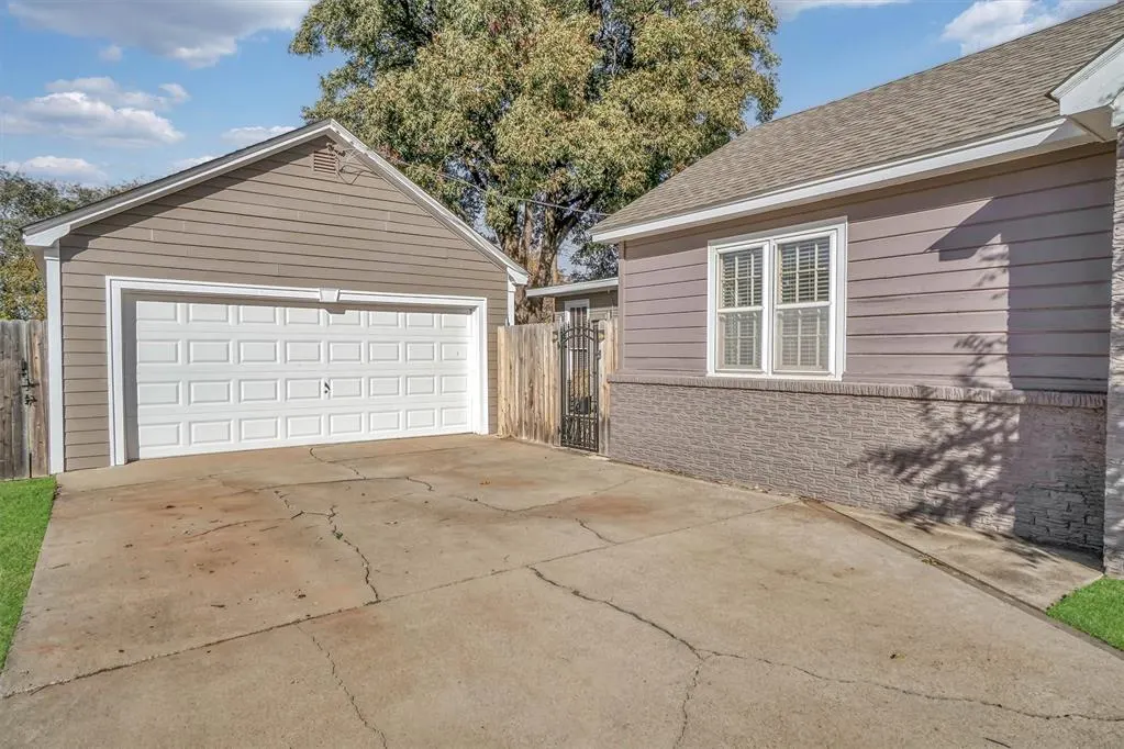 Photo 4 — 821 E Elm Street, Altus, OK 73521