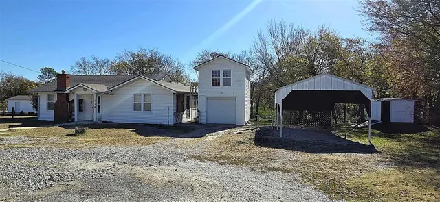 Photo 3 — 116 N King, Holdenville, OK 74848