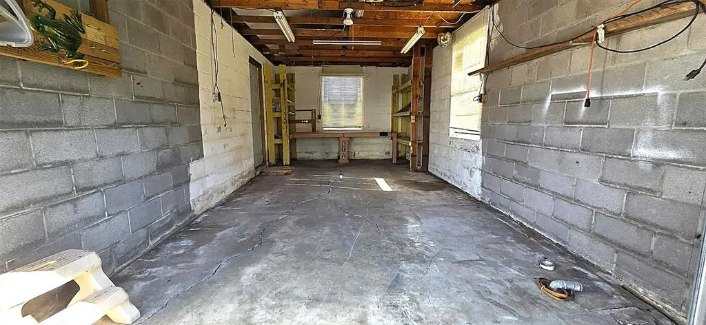 Photo 38 — 116 N King, Holdenville, OK 74848