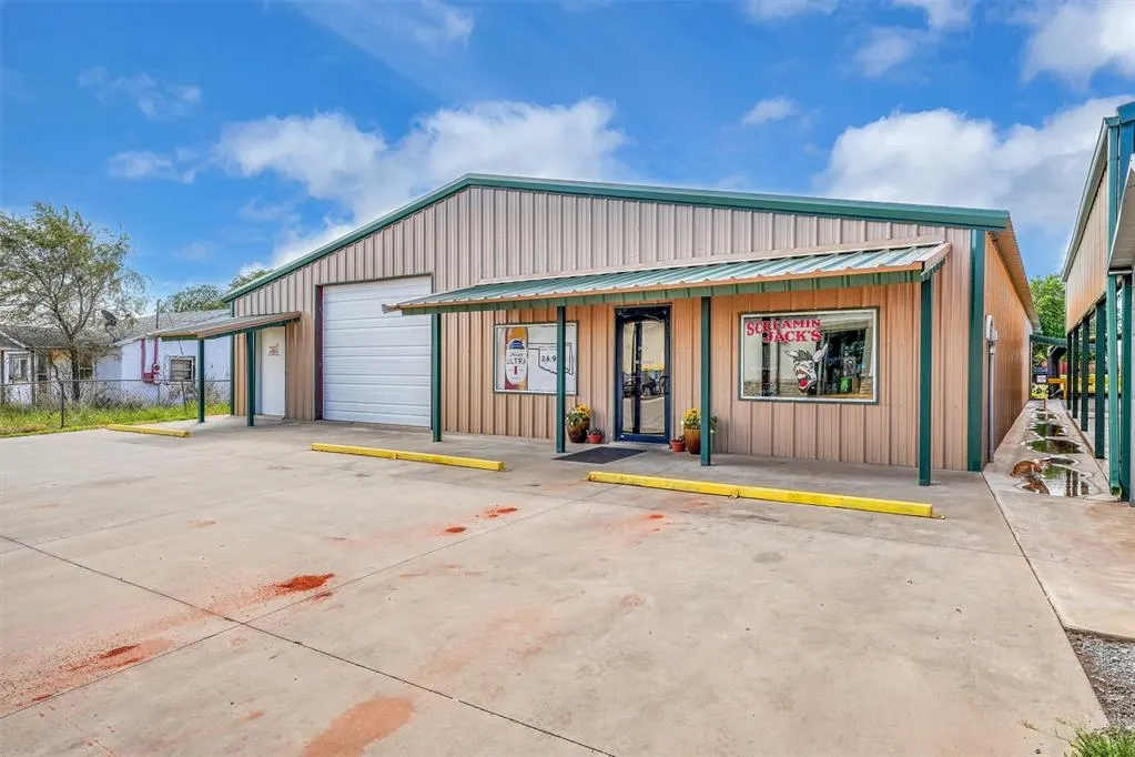 Photo 2 — 602 Arkansas Avenue, Sayre, OK 73662