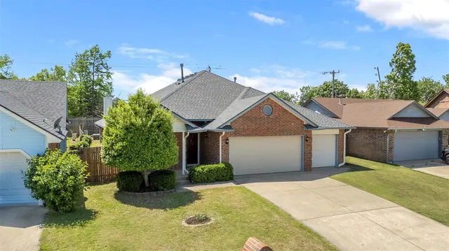 Photo 2 — 12909 Brandon Place, Oklahoma City, OK 73142