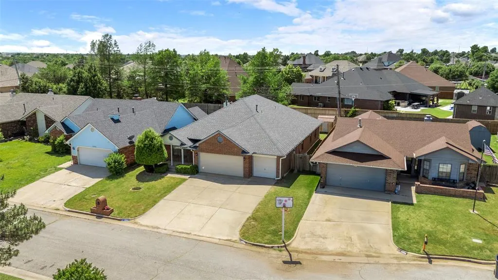 Photo 4 — 12909 Brandon Place, Oklahoma City, OK 73142