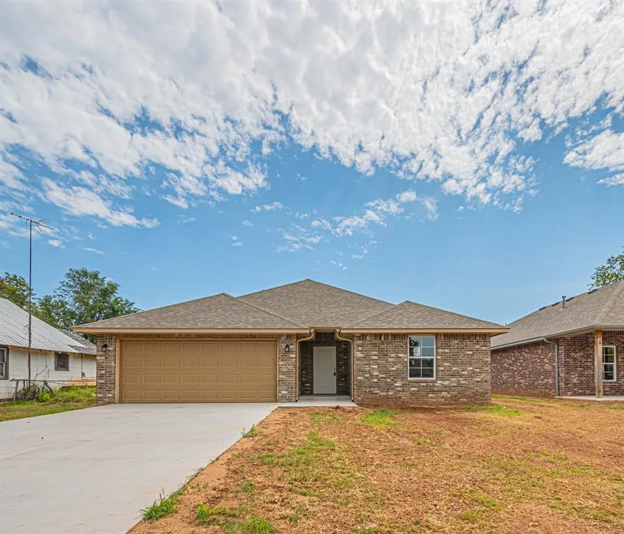 Front exterior — 118 Cedar Street, Perry, OK 73077