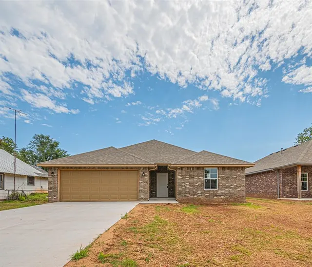 Front exterior — 118 Cedar Street, Perry, OK 73077