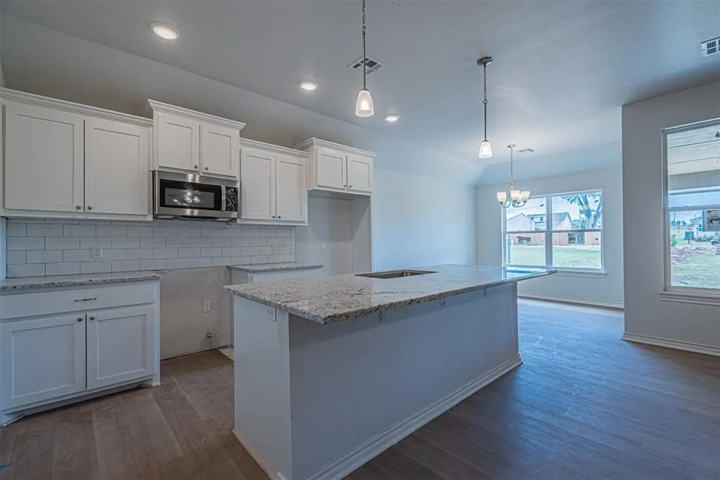 Photo 4 — 118 Cedar Street, Perry, OK 73077