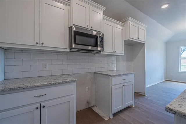 Photo 5 — 118 Cedar Street, Perry, OK 73077