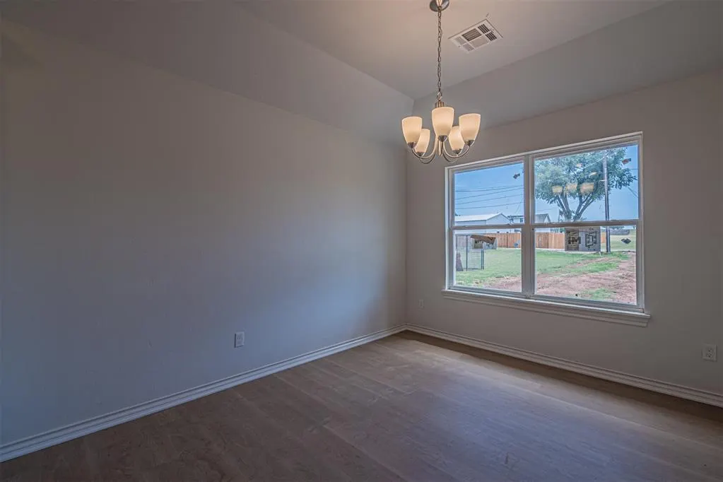 Photo 7 — 118 Cedar Street, Perry, OK 73077