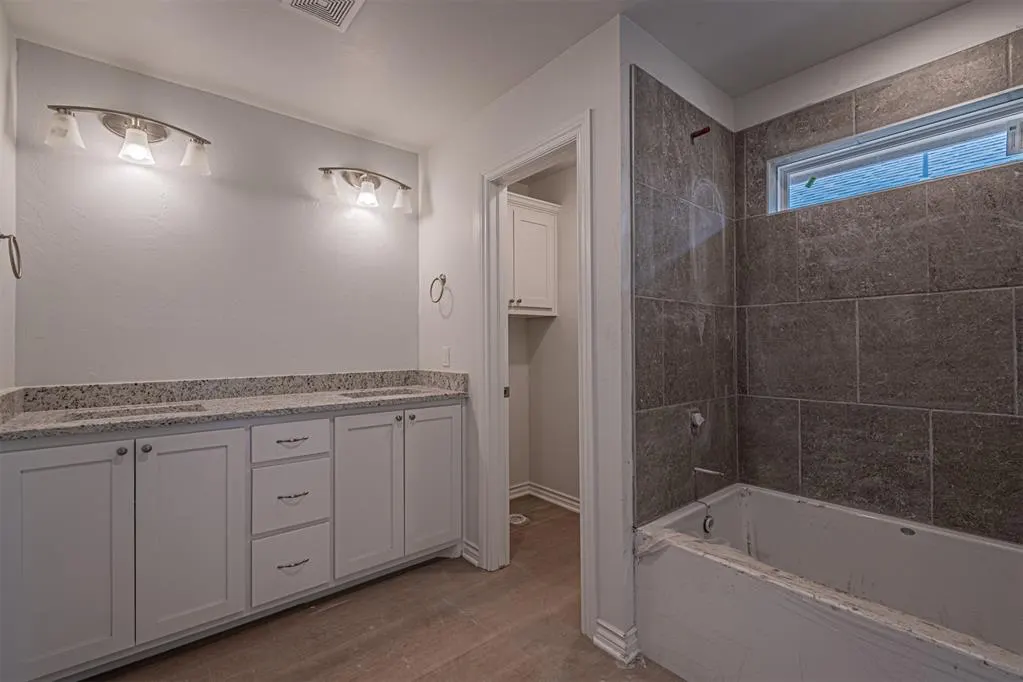 Photo 11 — 118 Cedar Street, Perry, OK 73077