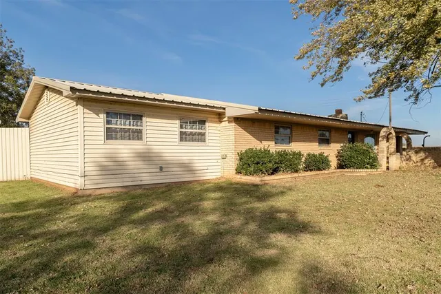 Photo 2 — 25047 100th Street, Maysville, OK 73057