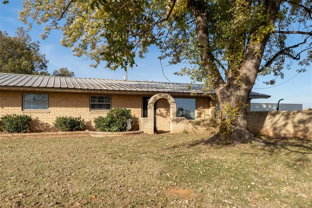 Photo 3 — 25047 100th Street, Maysville, OK 73057