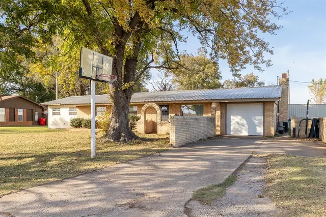 Photo 4 — 25047 100th Street, Maysville, OK 73057