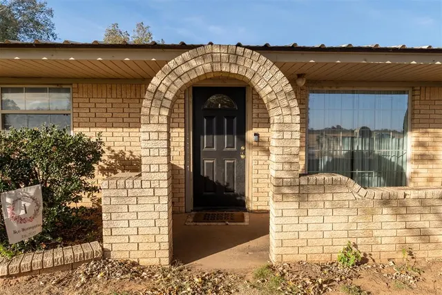 Photo 5 — 25047 100th Street, Maysville, OK 73057
