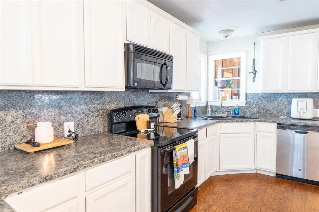 Photo 8 — 25047 100th Street, Maysville, OK 73057