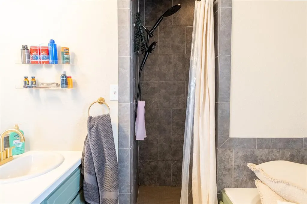 Photo 18 — 25047 100th Street, Maysville, OK 73057