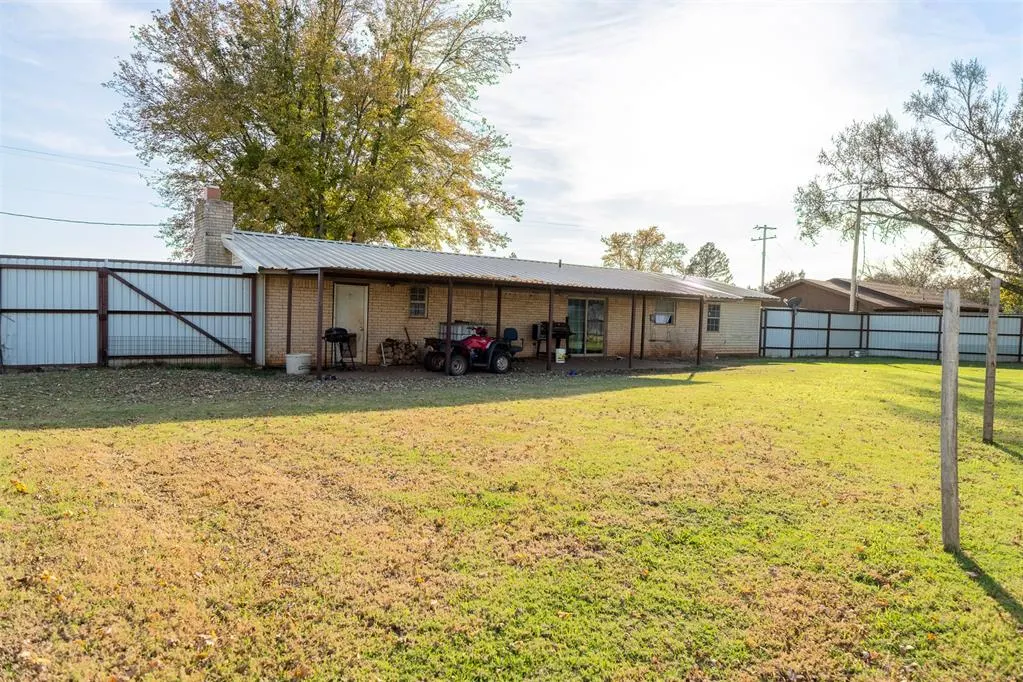 Photo 22 — 25047 100th Street, Maysville, OK 73057