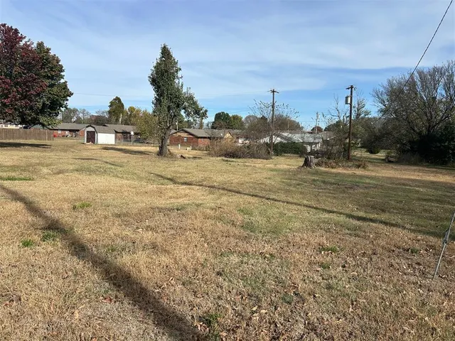 Photo 3 — 515 S 4th Avenue, Stroud, OK 74079