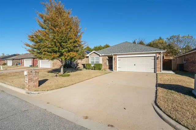 Photo 2 — 1912 Bradford Circle, Newcastle, OK 73065