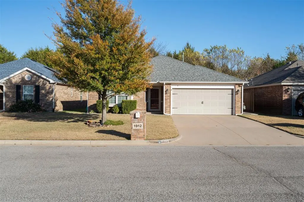 Photo 3 — 1912 Bradford Circle, Newcastle, OK 73065