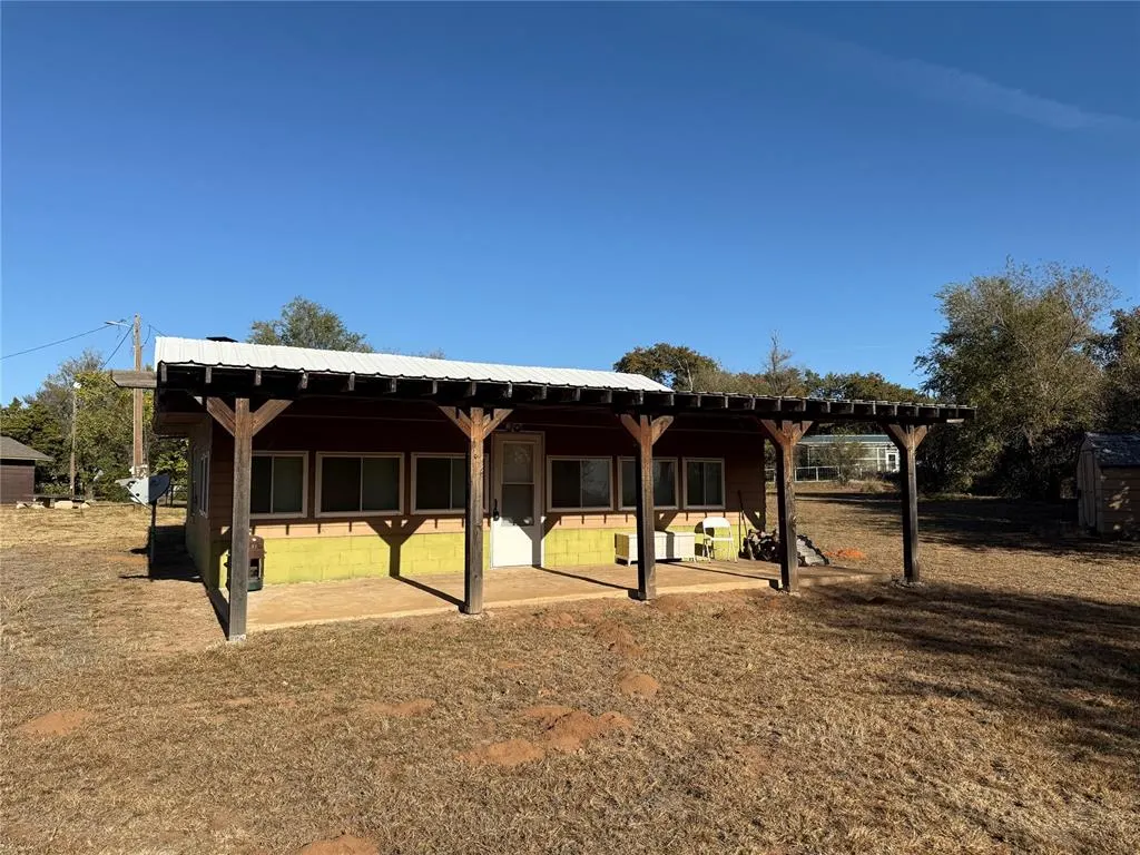 Photo 3 — 427 Lillie Drive, Hydro, OK 73048